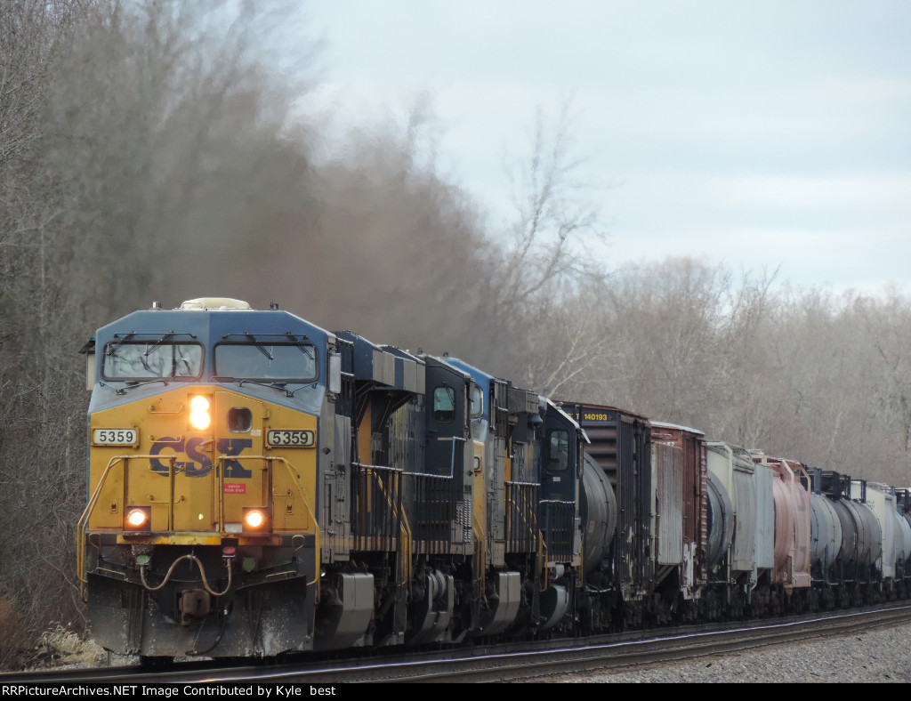 CSX 5359 on M560